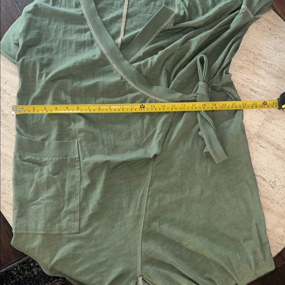 Free People Its a Wrap Jumpsuit Relaxed Fit Onsie Jumper Pants Olive Green Sz XS - Picture 13 of 14
